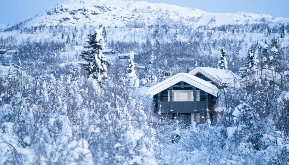 Det ble meldt inn mange hytteskader i fjor. Illustrasjonsfoto. Hyttesalget er betydelig lavere i år enn i fjor. Særlig gjelder dette hytter på fjellet. Her en hytte på Beitostølen. Foto: Terje Pedersen / NTB