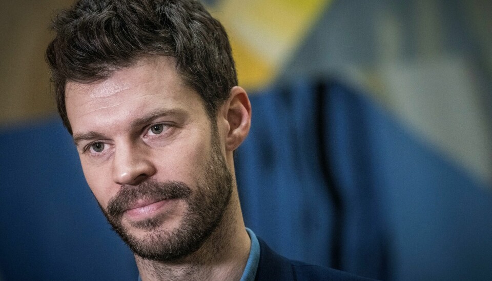 Rødt-leder Bjørnar Moxnes. Rødt-leder Bjørnar Moxnes har foreløpig ikke tonet flagg i den interne konflikten om partiet skal støtte våpenhjelp til Ukraina. Flere lokallagsledere frykter at partiet kan bli splittet i to og miste medlemmer når avgjørelsen er tatt på landsmøtet i april.Foto: Ole Berg-Rusten / NTB