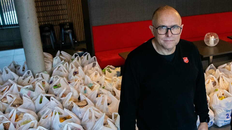 Bjørn Løvdahl er korpsleder for Frelsesarmeen i Moss. Annenhver uke deler han ut matposer til trengende. Dem er det mange av for tiden. Og flere kan det bli. Bjørn Løvdahl er korpsleder for Frelsesarmeen i Moss. Annen hver uke deler han ut matposer til trengende. De er det mange av om dagen.