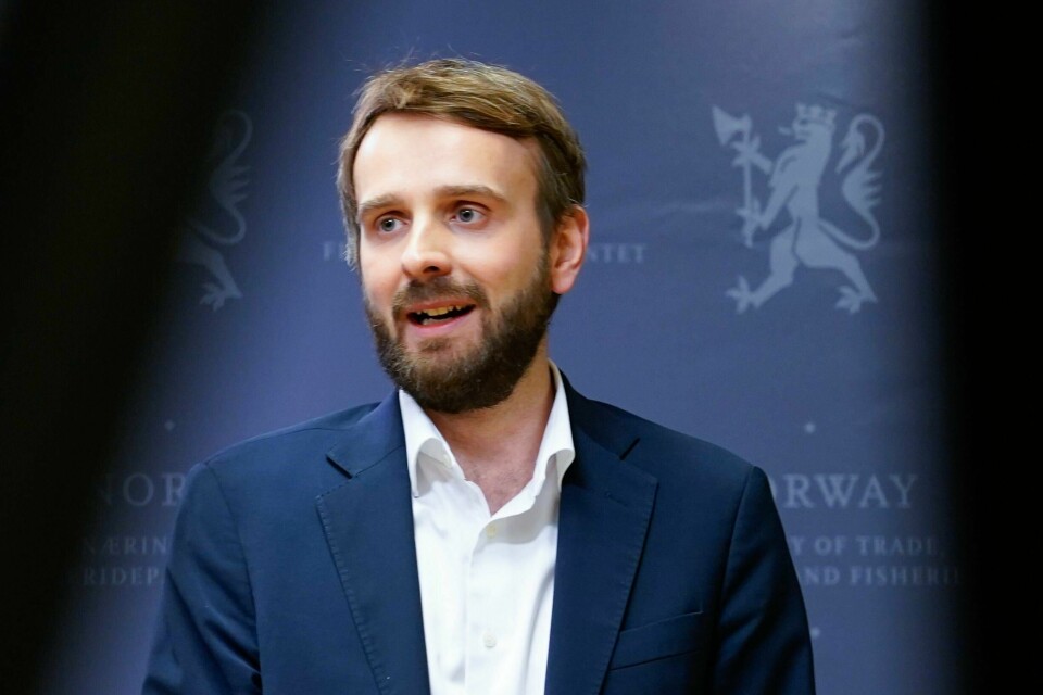 Næringsminister Jan Christian Vestre etter møtet med aktører i dagligvarebransjen om prisøkninger på matvarer. Næringsminister Jan Christian Vestre vil be Konkurransetilsynet om å se på dagligvareaktørenes prisvarsling i mediene. Foto: Gorm Kallestad / NTB