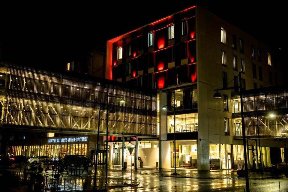 Bakgrunnen for granskningen fra Riksrevisjonen er de alvorlige problemene som oppsto etter at Trondheim kommune og St. Olavs hospital tok i bruk Helseplattformen i 2022. Fredag var 190 koronapasienter innlagt på sykehus i Norge. Det var seks flere enn dagen før. St. Olavs hospital har hevet beredskapsnivået til gult som følge av økt antall koronasmittede i Trondheim. Foto: Annika Byrde / NTB