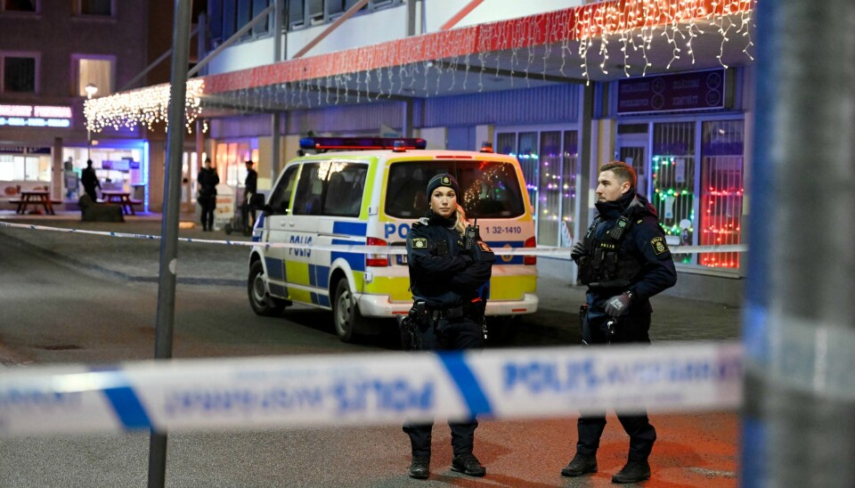 En person ble skutt i Skogås sør for Stockholm sist lørdag. En person ble skutt i Skogås sør for Stockholm sist lørdag.