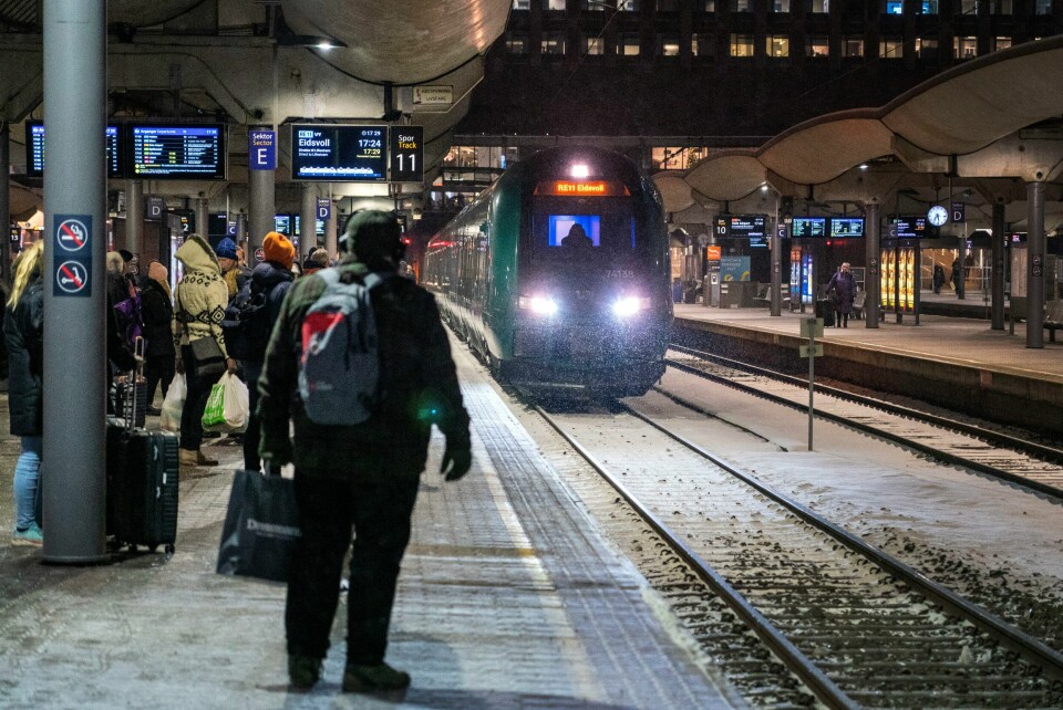 Forbrukerrådet har oppfordret togreisende til aktivt å bruke klagemulighetene ved avvik i togtrafikken, og også i år har det vært rikelig med anledninger til å kreve refusjon etter forsinkede og innstilte tog. Forbrukerrådet har oppfordret togreisende til aktivt å bruke klagemulighetene ved avvik i togtrafikken, og også i år har det vært rikelig med anledninger til å kreve refusjon etter forsinkede og innstilte tog.