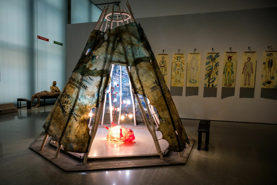 Sissel M. Berghs 'Hovren-gåetie' er et eksempel på satsingen på samisk kunst også under åpningsutstillingen på Nasjonalmuseet. Nasjonalmuseet