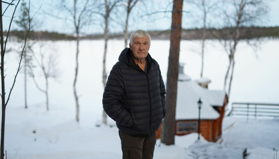 Arne Wikan bor ved Pasvikelvas bredder og bruker mye tid til å fiske i elva om sommeren. Det ga han trøbbel. Arne Wikan bor ved Pasvikelvas bredder og bruker mye tid til å fiske i elva om sommeren. Det ga han trøbbel.