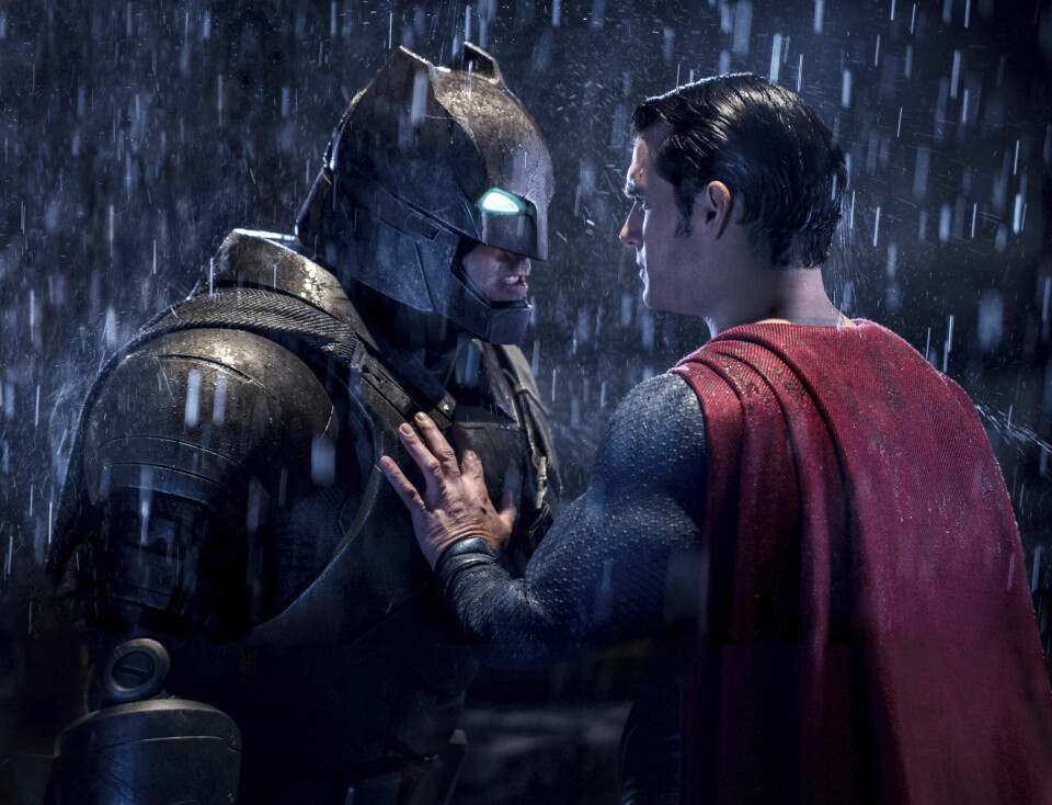 Zack Snyders «Batman v Superman: Dawn of Justice», med Ben Affleck og Henry Cavill i rollene som to amerikanske ikoner ble ikke så populær som Warner Bros håpet. Zack Snyders «Batman v Superman: Dawn of Justice», med Ben Affleck og Henry Cavill i rollene som to amerikanske ikoner ble ikke så populær som Warner Bros håpet.
