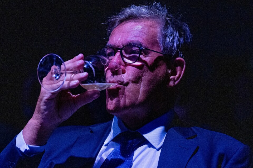 Prisene på mat- og alkoholfrie drikkevarer økte med 10 prosent i fjor. Orklas Stein Erik Hagen har god grunn til å skåle. .