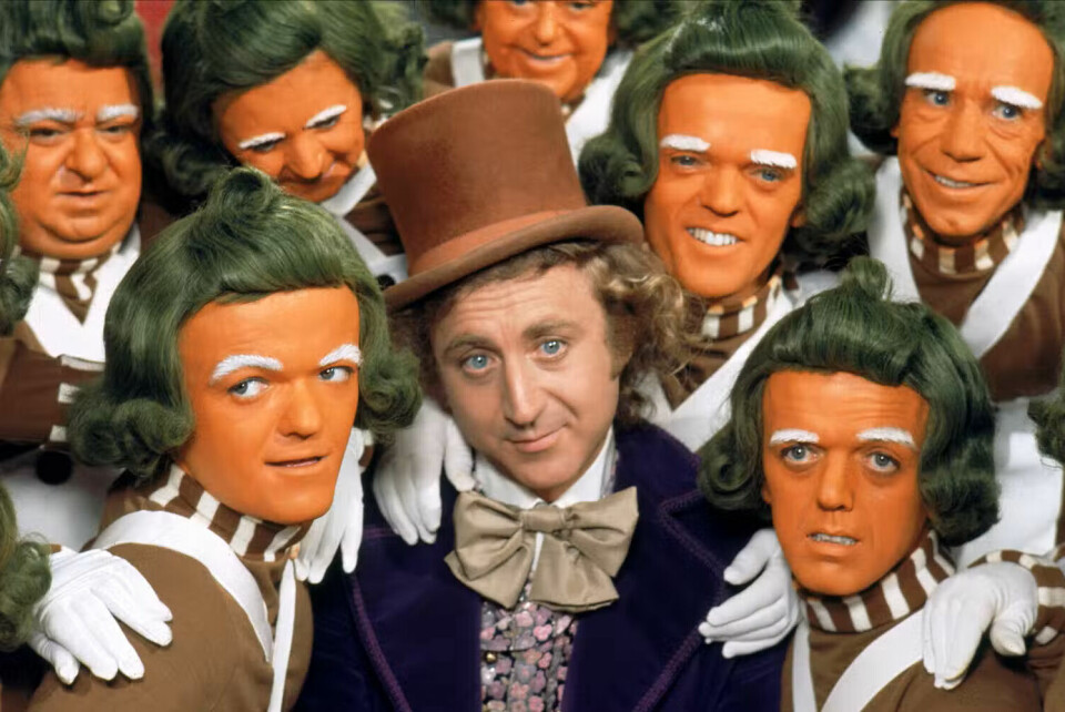 Umpa-Lumpaene skal nå ikke omtales med kjønn i den engelske bokutgaven av Charlie og sjokoladefabrikken. Her fra filmen med samme navn, som hadde skuespiller Gene Wilder i hovedrollen. Forlaget Gyldendal varsler at også de vil tilpasse de norske bøkene de nye språkretningslinjene. Umpa-Lumpaene skal nå ikke omtales med kjønn i den engelske bokutgaven av Charlie og sjokoladefabrikken. Her fra filmen med samme navn, som hadde skuespiller Gene Wilder i hovedrollen.