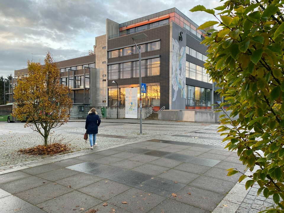 Universitetet i Stavanger (UiS) må kutte kostander tilsvarende 150 årsverk. Nå fjernes setningen med 150 årsverk, men rektor Klaus Mohn er klar på at kutt må til i tiden som kommer. Universitetet i Stavanger (UiS) og Handelshøgskolen ved UiS kan opprette masterstudium i rettsvitenskap.