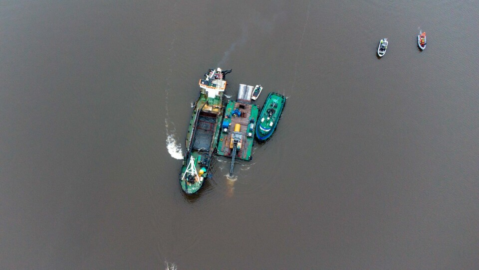 Dronefoto av prøvemudringen i Borg Havn.