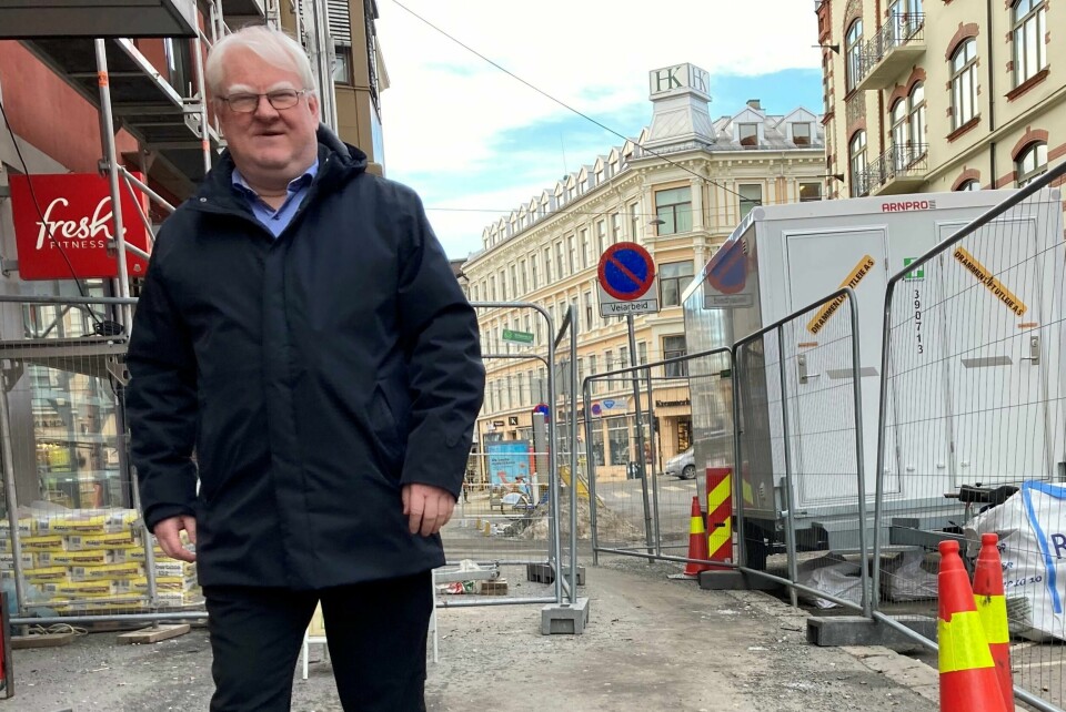 Snublefellene står til tider i kø på fortauene i Oslo, konstaterer forbundsleder Terje André Olsen i Blindeforbundet. Slik ser det ut i Sporveisgata nå, ikke mange meter fra der hvor Blindeforbundet har kontorer. Snublefellene står til tider i kø på fortauene i Oslo, konstaterer forbundsleder Terje André Olsen i Blindeforbundet. Slik ser det ut i Sporveisgata nå, ikke mange meter fra der hvor Blindeforbundet har kontorer.