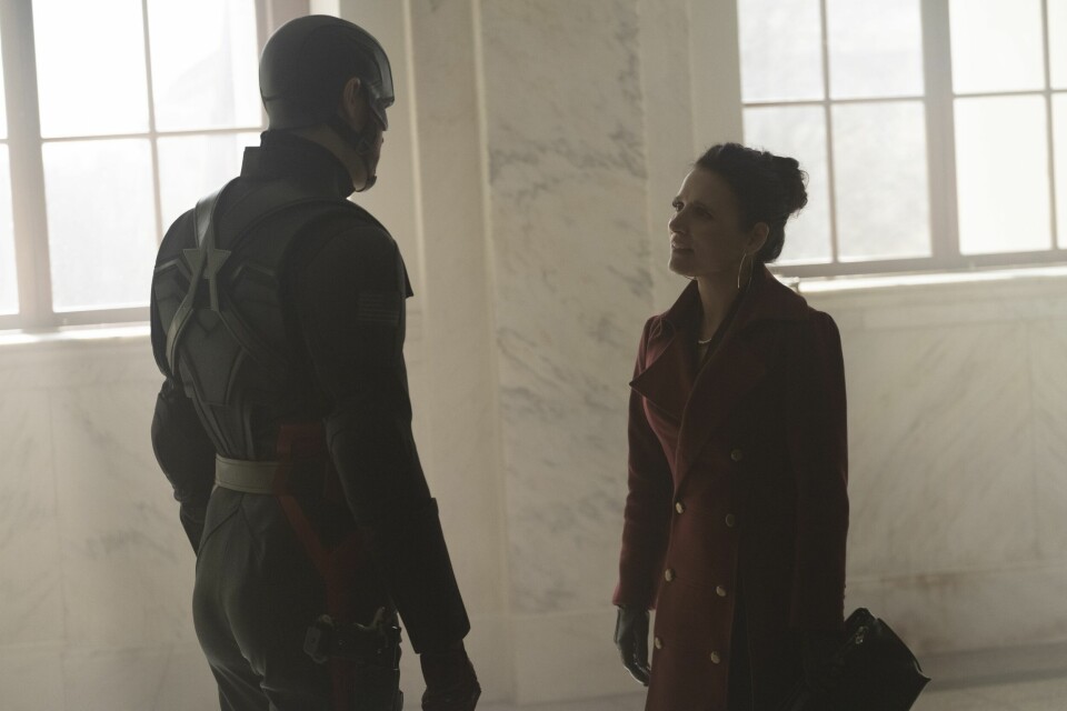 Julia Louis-Dreyfus dukket opp som den mystiske Valentina Allegra de Fontaine i flere filmer og serier i Marvel-universet. Hva dette handler om skal visst forklares i filmen «Thunderbolts». Her i samtale med eks-Captain America, seinere US Agent (Wyatt Russell), i Marvel-serien «The Falcon and the Winter Soldier» fra 2021. Julia Louis-Dreyfus dukket opp som den mystiske Valentina Allegra de Fontaine i flere filmer og serier i Marvel-universet. Hva dette handler om skal visst forklares i filmen «Thunderbolts». Her i samtale med eks-Captain America, seinere US Agent (Wyatt Russell), i Marvel-serien «The Falcon and the Winter Soldier» fra 2021.