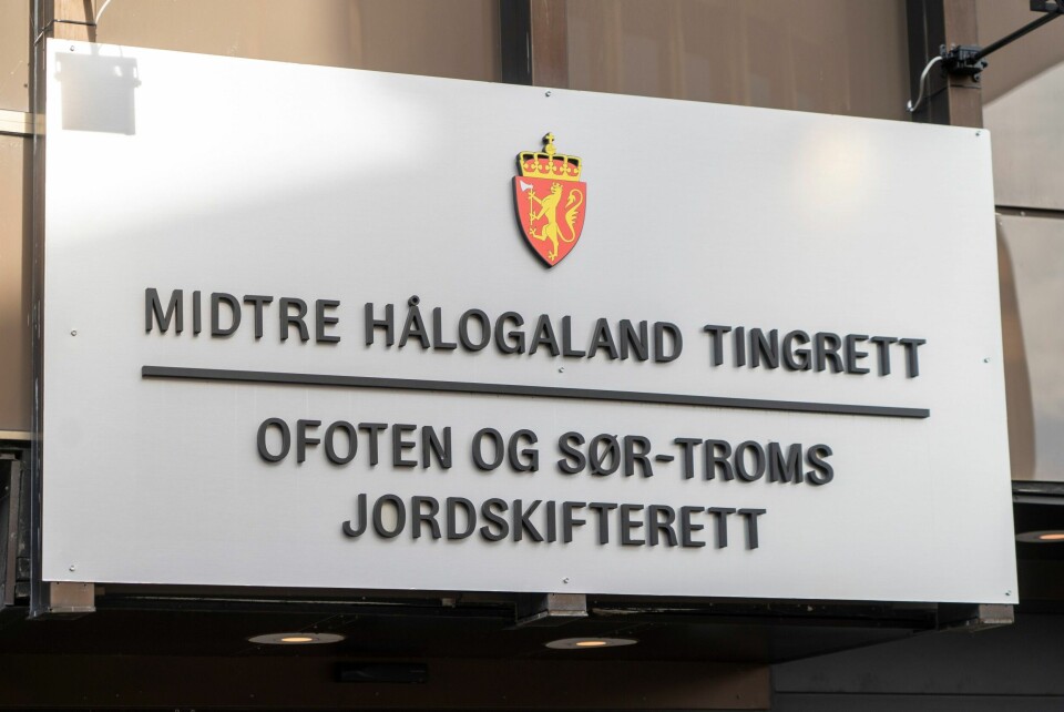 Midtre Hålogaland tingrett har dømt en mann i 20-årene til å betale en bot på 8.000 kroner for å ha kalt en dørvakt «jævla neger». Midtre Hålogaland tingrett har dømt en mann i 20-årene til å betale en bot på 8.000 kroner for å ha kalt en dørvakt «jævla neger». Foto: Terje Pedersen / NTB