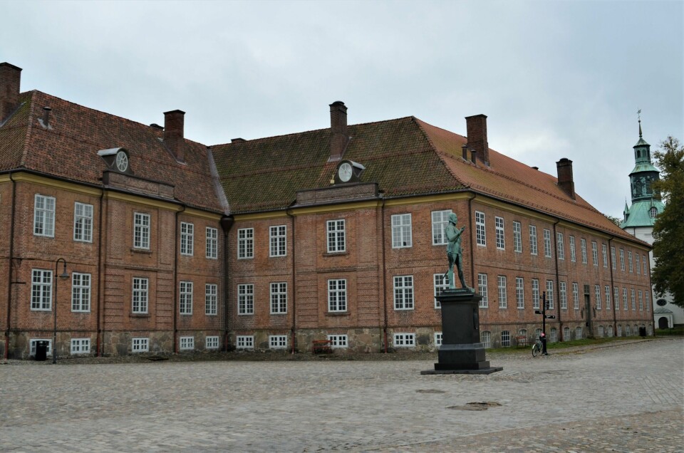 «Vi foreslår at kaserna i Gamlebyen utvikles til et hotell som drives av mennesker med funksjonsnedsettelser», skriver Karianne Hjørnevik Nes i NFU Nedre Glomma. Kaserna i Gamlebyen har med sine nesten 1.600 kvadratmeter stått tom i flere år.