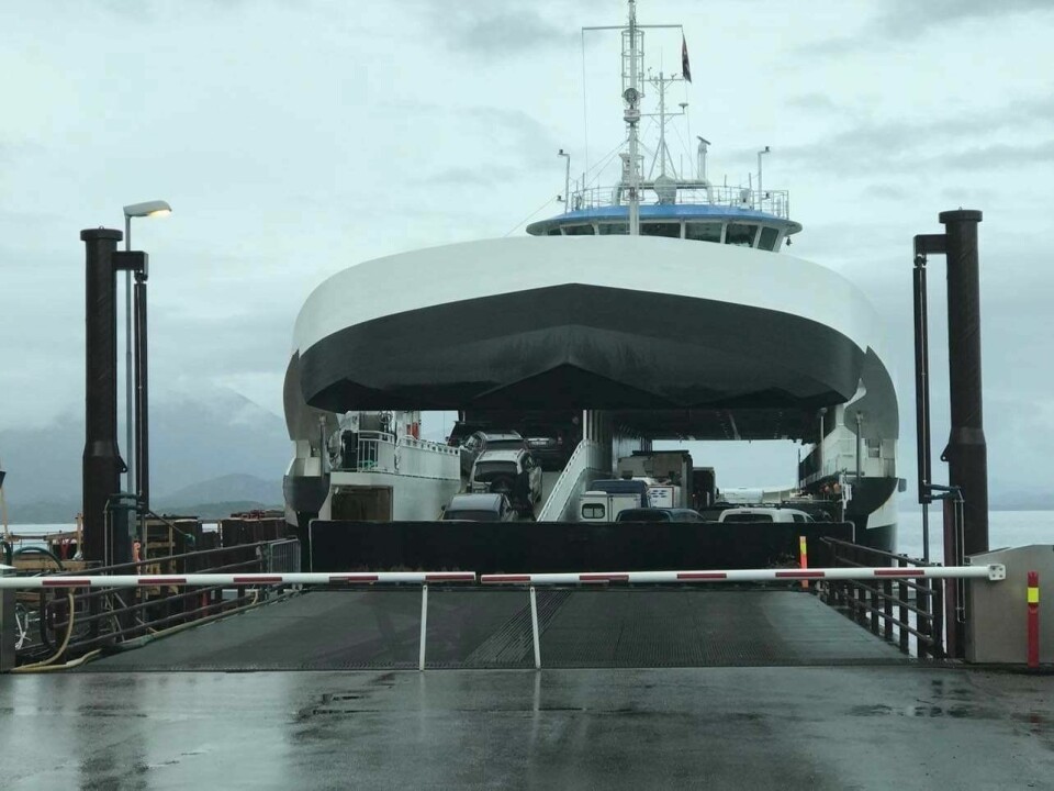 Ferga mellom Aure og Kristiansund er ikke døgnåpen, så om natten er det ikke veiforbindelse mellom jordmor og gravide og fødende på Ytre Nordmøre. Ferge
