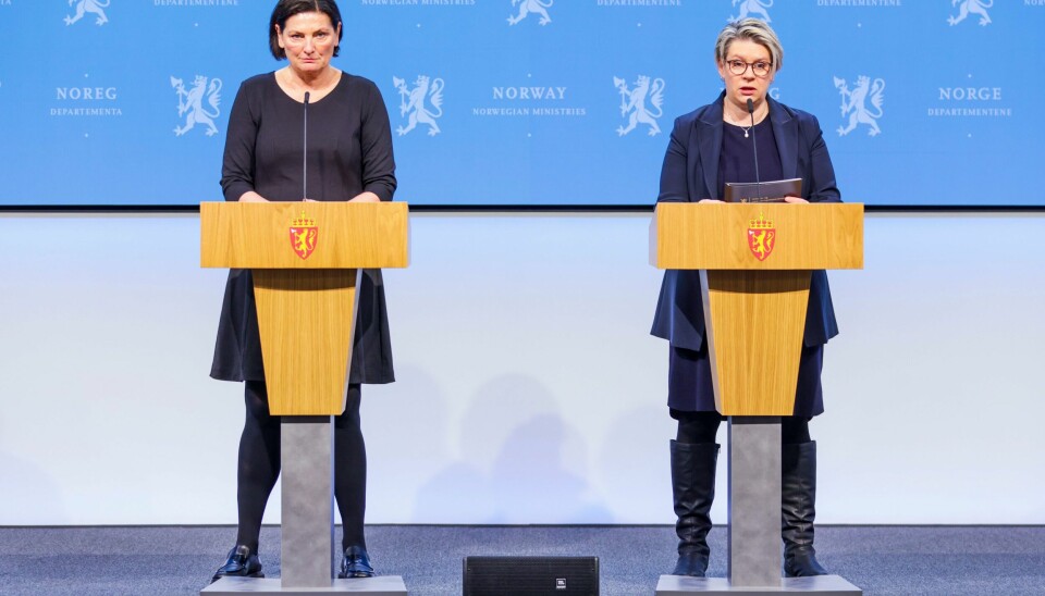Imdi-direktør Libe Rieber-Mohn (t.v.) og arbeids- og inkluderingsminister Marte Mjøs Persen (Ap) holder pressekonferanse om hvor mange flyktninger kommunene vil bosette i 2023. Imdi-direktør Libe Rieber-Mohn (t.v.) og arbeids- og inkluderingsminister Marte Mjøs Persen (Ap) holder pressekonferanse om hvor mange flyktninger kommunene vil bosette i 2023. Pressekonferansen finner sted i Marmorhallen i Oslo fredag.Foto: Hanna Johre / NTB