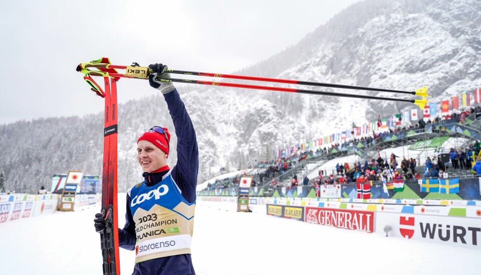 Simen Hegstad Krüger etter seieren på 15km tidligere i VM. Simen Hegstad Krüger vant dagens 15 km langrenn fri teknikk for menn under ski-VM 2023 i Planica, Slovenia. Foto: Heiko Junge / NTB