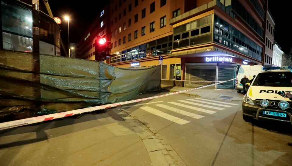 Politiet sperret av et område på Grønland i Oslo og en mann ble pågrepet etter funn av bombelignende gjenstand i 2017. I 2017 sperret politiet av et område på Grønland etter at det ble funnet en bombe hjemme hos russeren. Foto: Lise Åserud / NTB