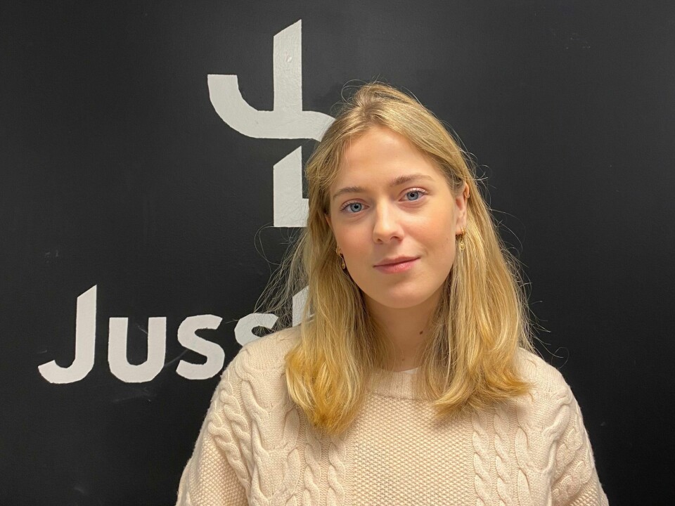 «Vi kan ikke miste flere mennesker på grunn av et utilstrekkelig behandlingstilbud i fengslene», skriver Kaja Øien Hultgren. Kaja Øien Hultgren, fengselsgruppa i Jussbuss.