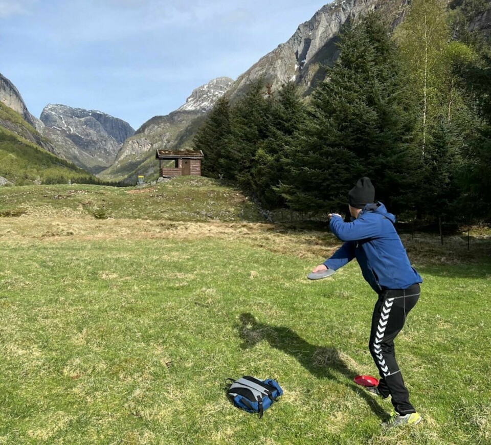 Discgolf (slik det blir vist her i Lysebotn), rehabilitering av garderobene til Jarl i Hillevåg og båthus og treningsrom til Stavanger Roklubb. Dette er noen av idrettsformålene som får penger i flertallspartienes budsjett, påpeker Øyvind Jacobsen (Ap). Discgolf (slik det blir vist her i Lysebotn), rehabilitering av garderobene til Jarl i Hillevåg og båthus og treningsrom til Stavanger Roklubb. Dette er noen av idrettsformålene som får penger i flertallspartienes budsjett, påpeker Øyvind Jacobsen (Ap).