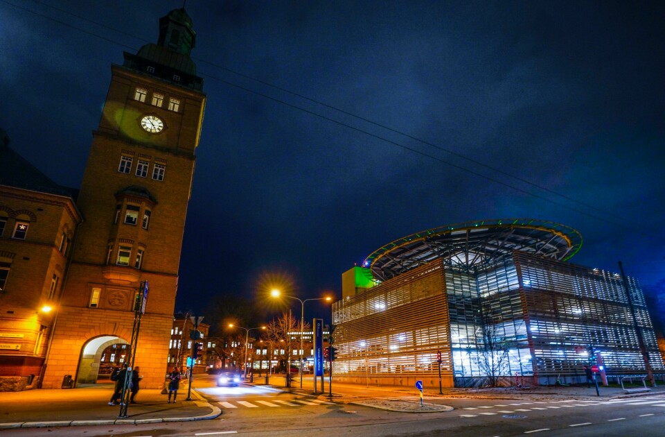 Oslo universitetssykehus håper å kunne gi prøvesvar innen tre til fire uker i løpet av august. I fjor ble pasienter levert feil 705 ganger i forbindelse med reiser med Pasientreiser OUS. På bildet ser vi Ullevål sykehus. Foto: Lise Åserud / NTB