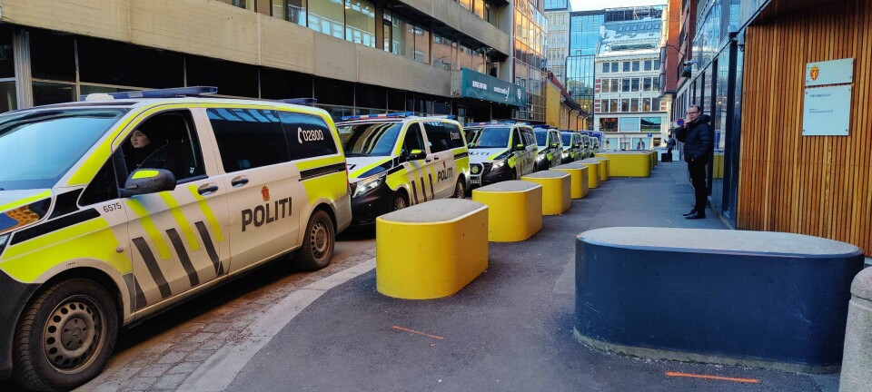 Politioppbud i Grubbegata i forbindelse med Fosen-aksjon ved flere departementer i Oslo. Politioppbud i forbindelse med Fosen-aksjon ved flere departementer i Oslo.