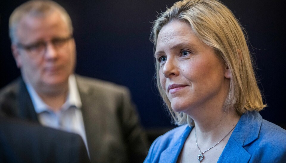 Sylvi Listhaug og Bård Hoksrud er blant Frp-representantene som har fremmet forslaget om MS-behandling for Stortinget.Foto: Ole Berg-Rusten / NTB Frp, her ved partileder Sylvi Listhaug og helsepolitisk talsperson Bård Hoksrud, synes regjeringen somler og skaper usikkerhet i næringslivet.Foto: Ole Berg-Rusten / NTB