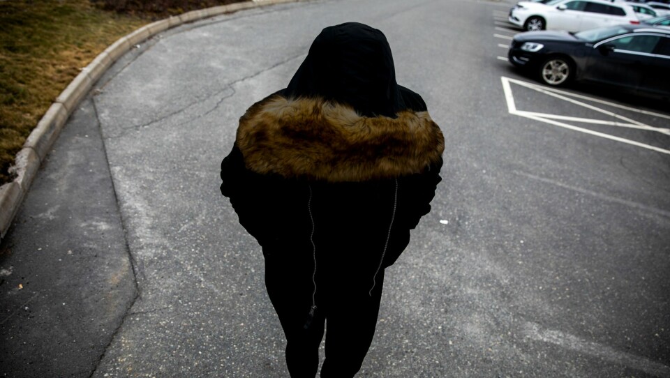 «Maria» forsøkte å advare andre om den nå overgrepssiktede mannen. I stedet fikk mannen fortsette å jobbe med barn i flere ulike foreninger. «Maria» forsøkte å advare andre om den nå overgrepssiktede mannen. I stedet fikk mannen fortsette å jobbe med barn i flere ulike foreninger.