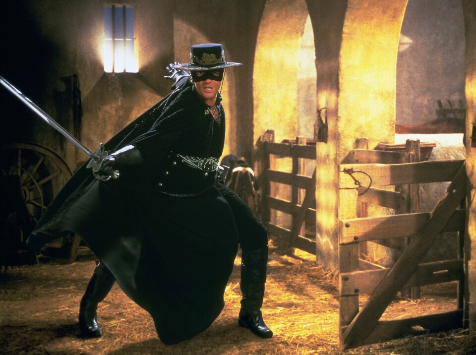 «Legenden om Zorro» i 2005 og i «Zorro: Den maskerte hevner» i 1998. Nå skal den klassiske Hollywood-helten fra en rekke romantiske eventyrfilmer komme i det moderne TV-dramaets støpning. Antonio Banderas spilte Zorro i to filmer, i «Legenden om Zorro» i 2005 og i «Zorro: Den maskerte hevner» i 1998. Nå skal den klassiske Hollywood-helten fra en rekke romantiske eventyrfilmer komme i det moderne TV-dramaets støpning.
