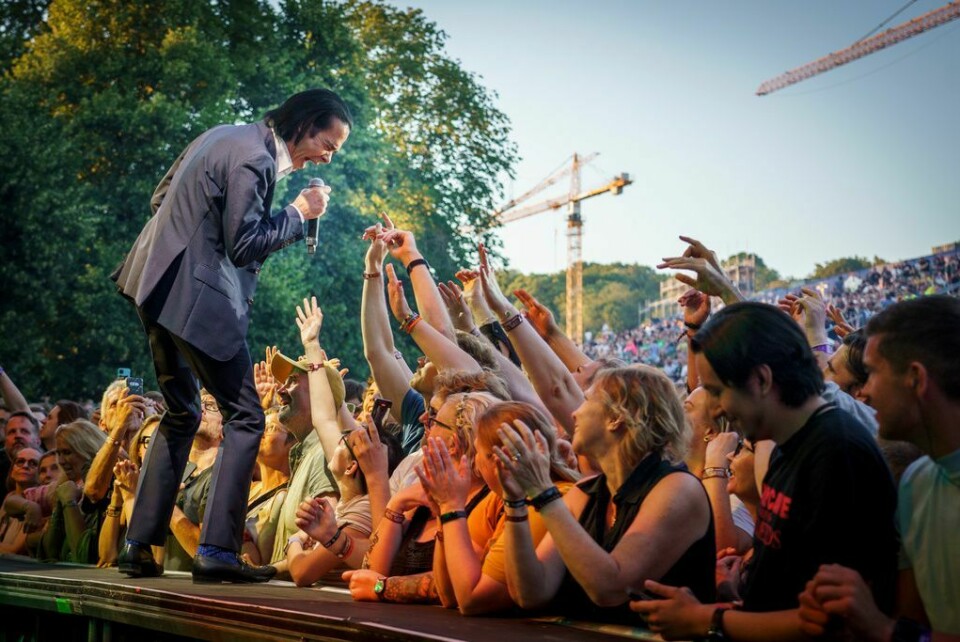 Nick Cave leverte en kraftfull konsert på Øyafestivalen i fjor. Nå leverer den australske rockstjernen et kraftig angrep på roboten som prøvde å lage en Nick Cave-inspirert sangtekst. AI