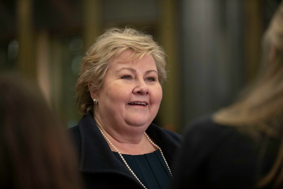 Erna Solberg har skrevet bok om politiske utfordringer. Erna Solberg (H) vil at alle særaldersgrenser skal bort. – Det betyr ikke at du ikke skal ha rett til å gå av, men det må ikke være et krav, mener hun. Foto: Hanna Johre / NTB