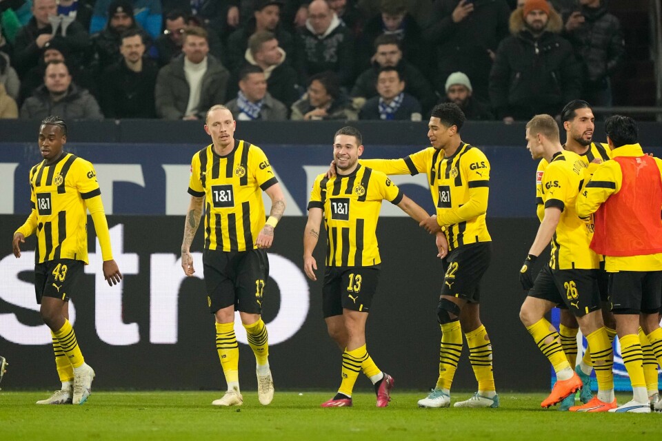 Borussia Dortmund klarte bare uavgjort mot Schalke i Bundesliga lørdag kveld. Borussia Dortmund klarte bare uavgjort mot Schalke i Bundesliga lørdag kveld. Foto: Martin Meissner / AP Photo / NTB.