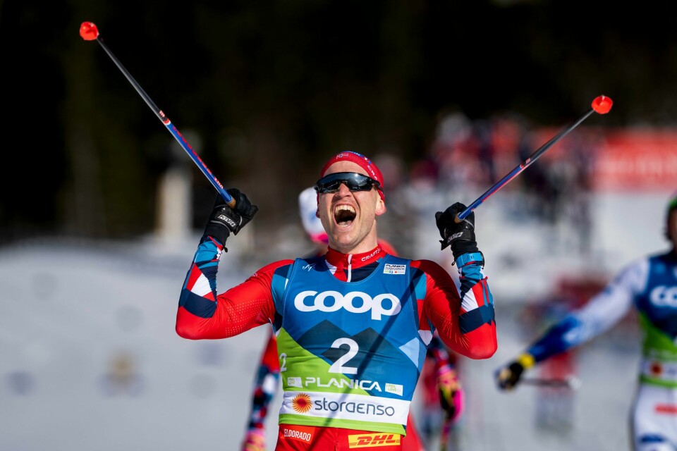 Pål Golberg i det han krysser mållinja først på søndagens femmil. Pål Golberg i det han krysser mållinja først på søndagens femmil.