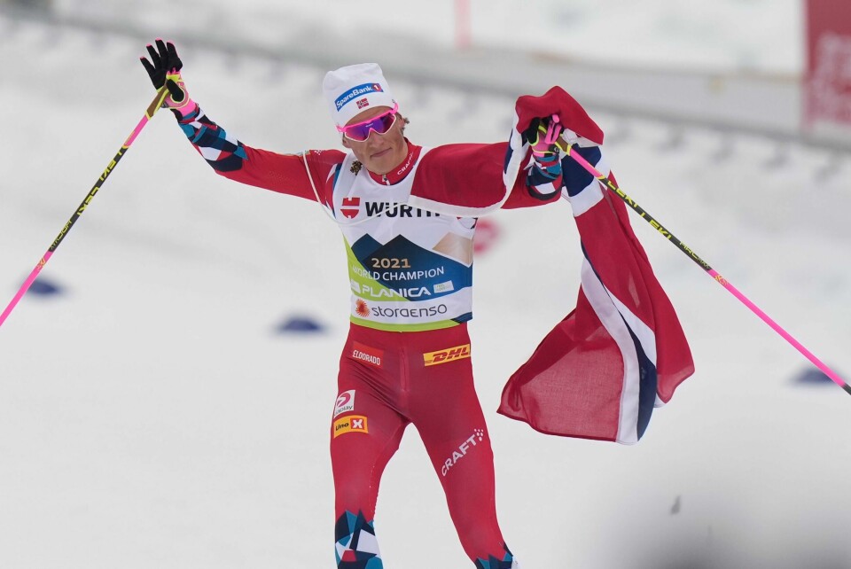 Johannes Høsflot Klæbo (26) tok karrierens niende VM-gull da han avsluttet stafetten for Norge i Planica-VM fredag. Dermed er han oppe på siden av Bjørn Dæhlie. Johannes Høsflot Klæbo (26) tok karrierens niende VM-gull da han avsluttet stafetten for Norge i Planica-VM fredag. Dermed er han oppe på siden av Bjørn Dæhlie.