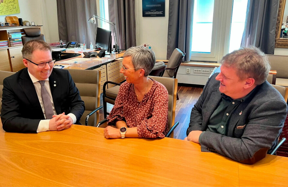 Forsvarsminister Bjørn Arild Gram (fra venstre) møtte mosseordfører Hanne Tollerud og Råde-ordfører René Rafshol torsdag. Forsvarsminister Bjørn Arild Gram (fra venstre) møtte mosseordfører Hanne Tollerud og Råde-ordfører René Rafshol torsdag.