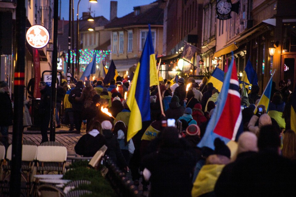 Et stort fakkeltog gikk gjennom Stavanger sentrum etter markeringen på torget. Et stort fakkeltog gikk gjennom Stavanger sentrum etter markeringen på torget.