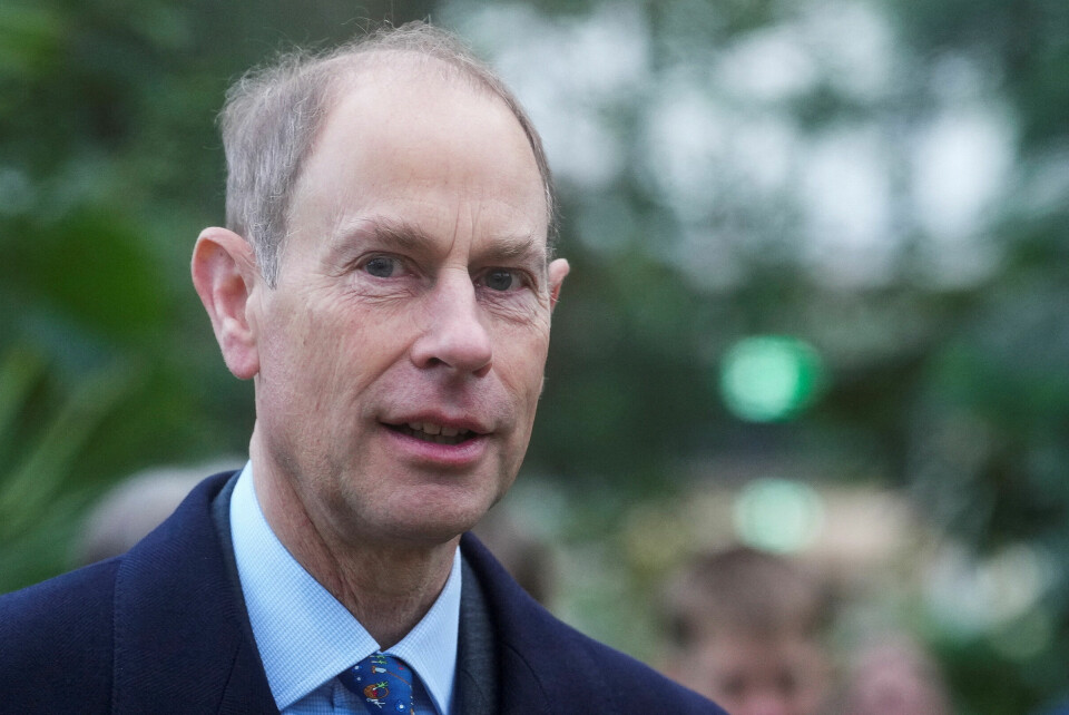 Prins Edward i Storbritannia får prins Philips gamle tittel i bursdagsgave fra storebror kong Charles og blir hertug av Edinburgh. Prins Edward i Storbritannia får prins Philips gamle tittel i bursdagsgave fra storebror kong Charles og blir hertug av Edinburgh.