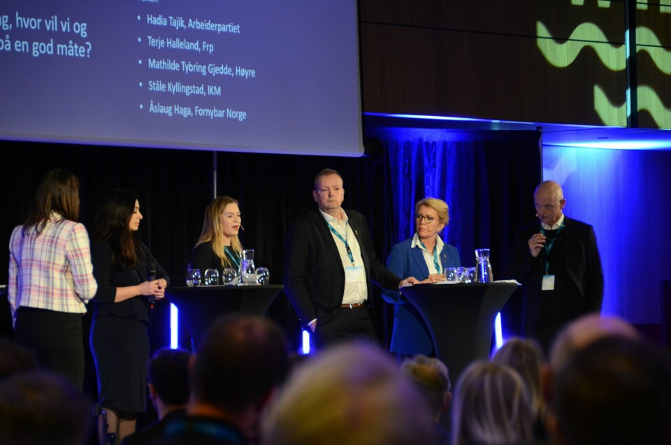 High Wind-konferansen ble avsluttet med paneldebatt med Hadia Tajik (Ap), Mathilde Tybring-Gjedde (H), Terje Halleland (Frp), Åslaug Haga i Fornybar Norge og IKM-gründer Ståle Kyllingstad. High Wind-konferansen ble avsluttet med paneldebatt med Hadia Tajik (Ap), Mathilde Tybring-Gjedde (H), Terje Halleland (Frp), Åslaug Haga i Fornybar Norge og IKM-gründer Ståle Kyllingstad.