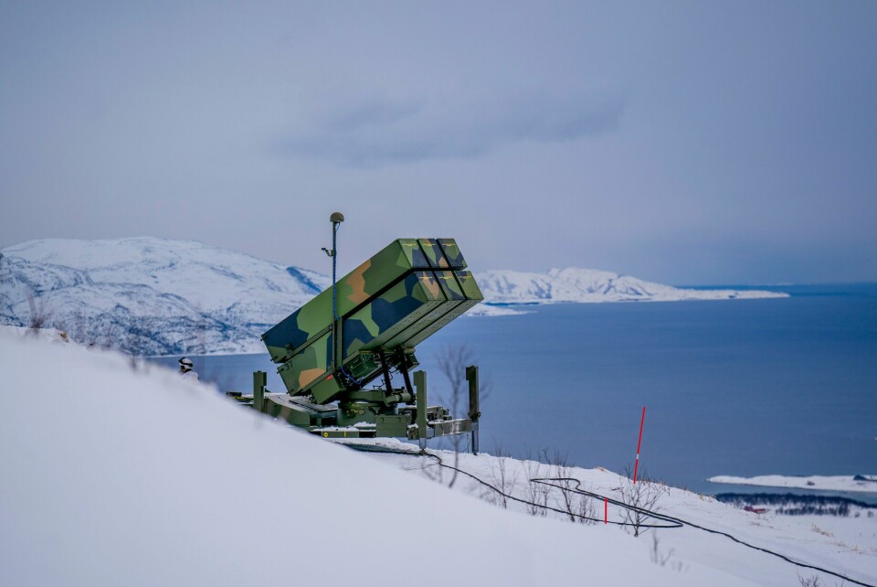 Evenes 20230314. Det mobile modulbaserte mellomdistanse bakke til luft luftvernsystemet NASAMS på en fjelltopp ved Evenes flystasjon.Foto: Stian Lysberg Solum / NTB Det mobile modulbaserte mellomdistanse bakke til luft luftvernsystemet NASAMS på en fjelltopp ved Evenes flystasjon. Foto: Stian Lysberg Solum / NTB