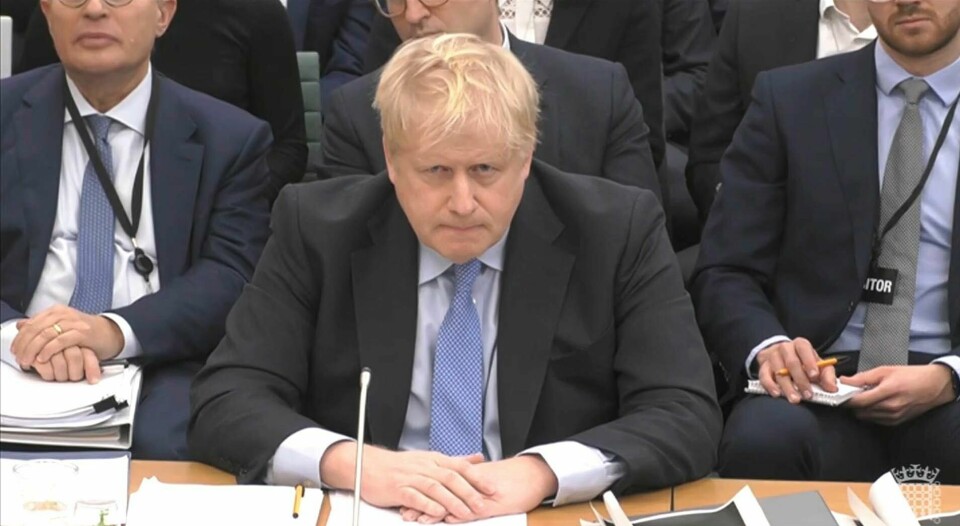 Storbritannias tidligere statsminister møtte onsdag i en parlamentshøring om fester i statsministerboligen. Storbritannias tidligere statsminister møtte onsdag i en parlamentshøring om fester i statsministerboligen. Foto: House of Commons / AP / NTB