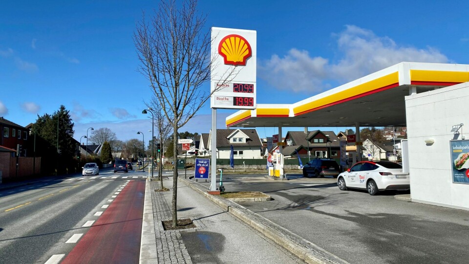 En 14 år gammel gutt ble angrepet av en gjeng ungdommer i området rundt Shell-stasjonen i Randabergveien på Tasta søndag kveld. Mandag forteller politiet til RA at en 15-åring er siktet. En 14 år gammel gutt ble angrepet av en gjeng ungdommer i området rundt Shell-stasjonen i Randabergveien på Tasta søndag kveld. Mandag forteller politiet til RA at en 15-åring er siktet.