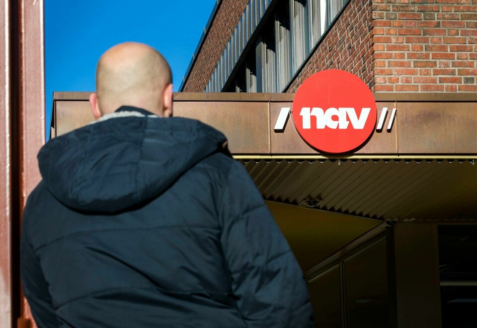 Nav skyver fra seg ansvaret når de ber folk som i utgangspunktet skulle fått hjelp av dem, om å henvende seg til frivillige tilbud, skriver Shila Khayrollahzadeh. Nav