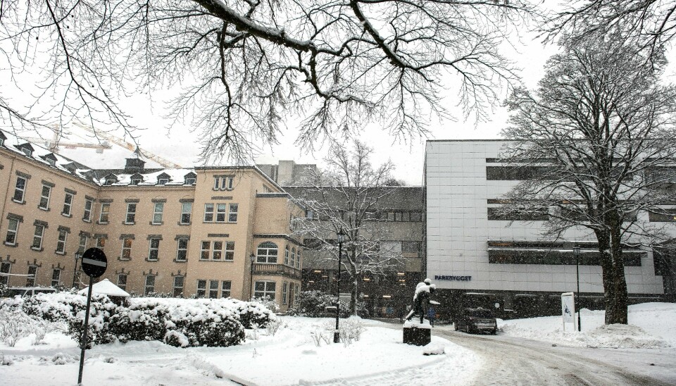 Halvparten av alle norske sykehus som analyserer livmorhalsprøver opplyser at de har problemer med å svare ut prøvene. Foreløpig er det Haukeland universitetssjukehus som har den lengste svartiden, med 14 uker.