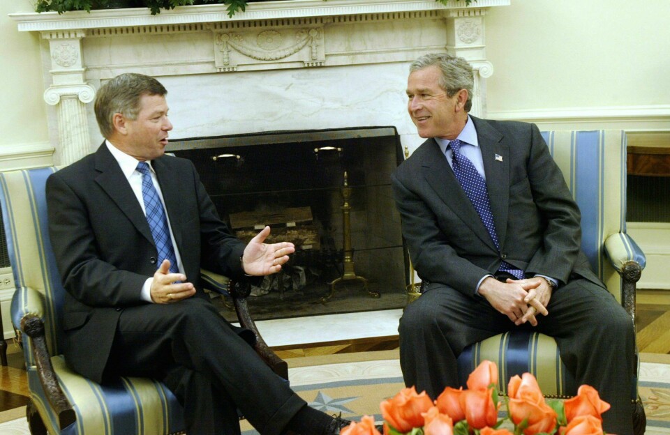 Daværende statsminister Kjell Magne Bondevik ble satt under et visst press fra George W. Bush som ville ha flest mulig NATO-medlemmer med i krigen. Bildet er fra Bondeviks USA-besøk i mai 2003. Daværende statsminister Kjell Magne Bondevik ble satt under et visst press fra George W. Bush som ville ha flest mulig NATO-medlemmer med i krigen. Bildet er fra Bondeviks USA-besøk i mai 2003.