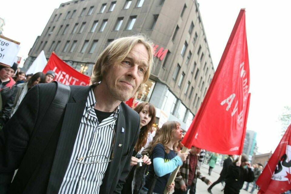 Norge er ikke med i NATO på grunn av hva USA foretar seg Sør-Amerika, Midtøsten eller Asia, skriver Torgeir M. Hillestad i sitt tilsvar til Hallgeir Langeland. Her er sistnevnte i demonstrasjonstog mot NATO i 2007. Norge er ikke med i NATO på grunn av hva USA foretar seg Sør-Amerika, Midtøsten eller Asia, skriver Torgeir M. Hillestad i sitt tilsvar til Hallgeir Langeland. Her er sistnevnte i demonstrasjonstog mot NATO i 2007.