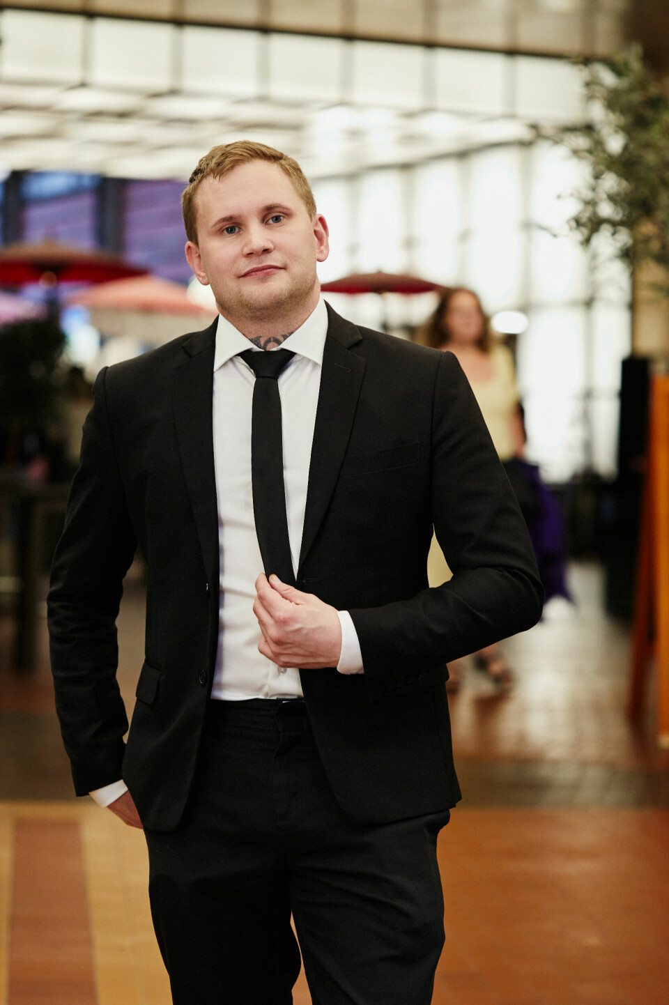 Begavelsesagent og Tik Tok-stjerne: Tor-Håkon Gabriel Håvardsen får mange rare spørsmål. Begravelsesagenten