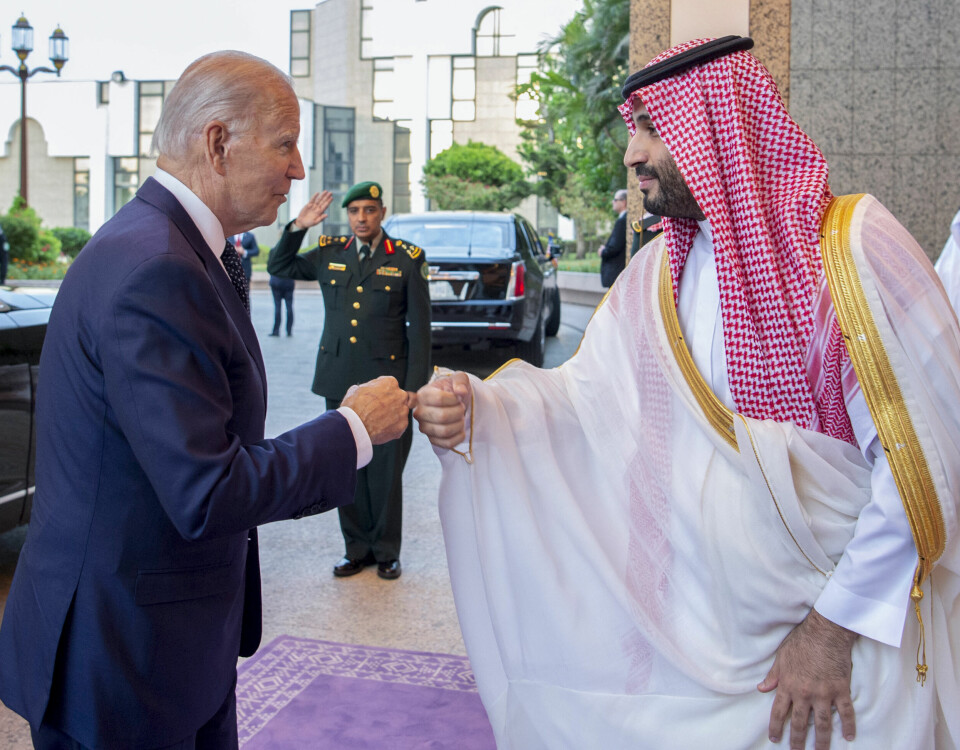 Bildet av hilsenen mellom Saudi-Arabias kronprins Mohammed bin Salman og Joe Biden under den amerikanske presidentens besøk i 2022, fikk stor oppmerksomhet. Bildet av hilsenen mellom Saudi-Arabias kronprins Mohammed bin Salman og Joe Biden under den amerikanske presidentens besøk i 2022, fikk stor oppmerksomhet.