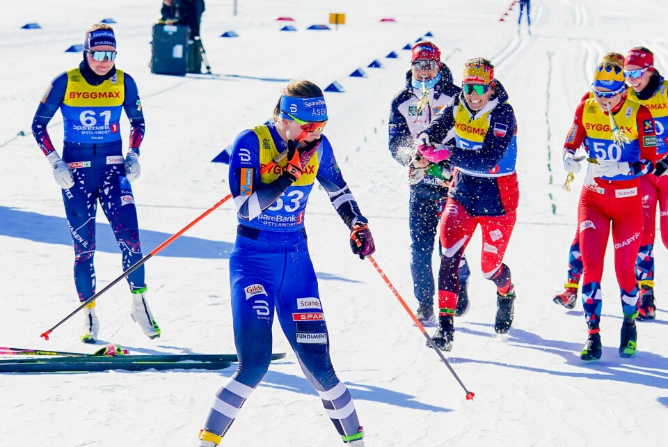Ragnhild Gløersen Haga ble feiret etter NM-tremila. Ragnhild Gløersen Haga ble feiret etter NM-tremila. Foto: Terje Bendiksby / NTB