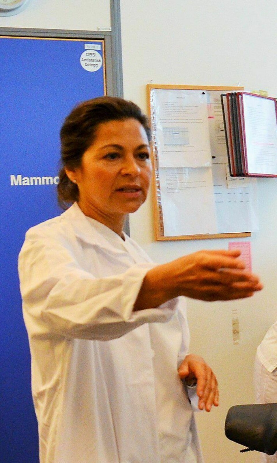 Seksjonsoverlege Linda Romundstad viste fram brystdiagnostisk senter.