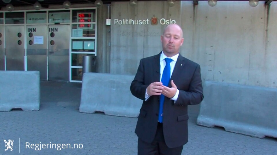 Bilde fra skrytevideoen justisminister Anders Anundsen fikk laget og der han selv framstår i en sentral rolle.